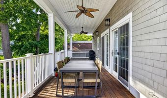 284 Shore Dr, Branford, CT 06405