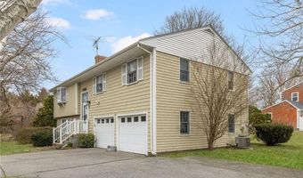 384 Valley Rd, Middletown, RI 02842
