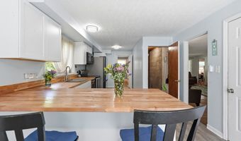 829 Lake Dr, Ashland, OH 44805