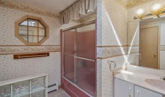 4 E Curran Dr, Absecon, NJ 08201