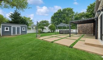 46 Purdy Ln, Amityville, NY 11795