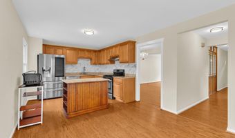7428 FOUNTAIN HEAD Dr, Annandale, VA 22003
