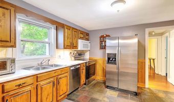 9 Roberta Dr, Barrington, RI 02806