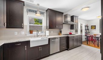6022 26TH St N, Arlington, VA 22207