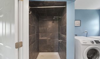 916 Oak St, Adrian, MI 49221