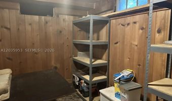 35 Hinshaw St, Arnolds Park, IA 51331