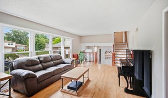 219 W Appletree Ln, Arlington Heights, IL 60004