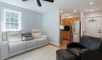 80 River Rd, Clinton, CT 06413