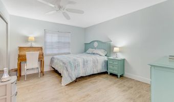 1640 Juno Trl 102A, Astor, FL 32102