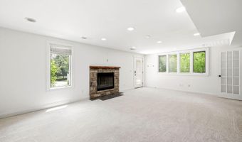 1007 Evergreen Rd, Anchorage, KY 40223