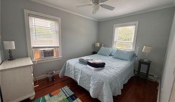 53 Center Ave, Middletown, RI 02842
