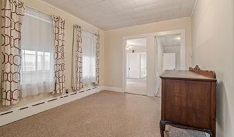 9 Willow St, Auburn, ME 04210