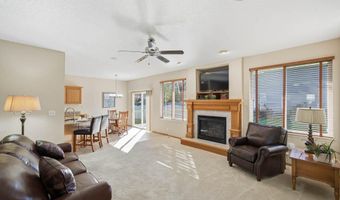 912 10th Avenue Pl, Altoona, IA 50009