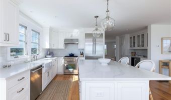 808 W Beach Rd, Charlestown, RI 02813