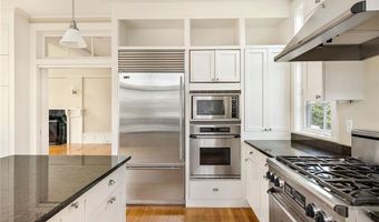 9 Ocean Lawn Ln, Newport, RI 02840