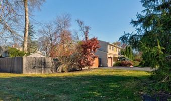 11 Vivian St, Bayonne, NJ 07035