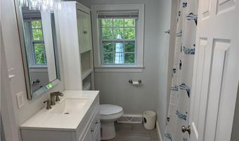 194 S Pier Rd, Narragansett, RI 02882
