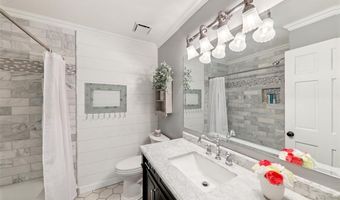 302 Fox Hollow Woods Dr, Ballwin, MO 63021