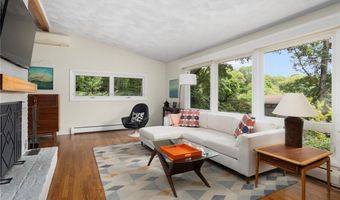 10 Guzeika Rd, North Kingstown, RI 02852