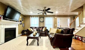 2 Hayes St, Johnston, RI 02919