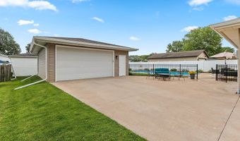 1718 SCHAEFER Cir, Appleton, WI 54915