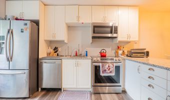 95 Chestnut St APT I, Bethel, CT 06801