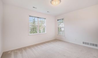2925 N Knightsbridge Cir, Ann Arbor, MI 48105