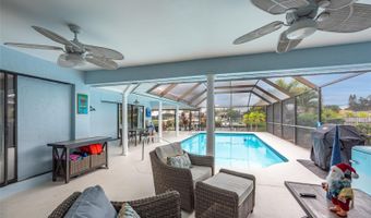 910 CHIPAWAY Dr, Apollo Beach, FL 33572