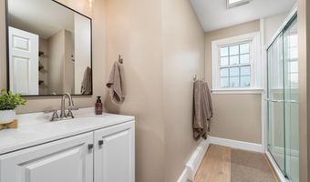 15 Diane Dr, Cromwell, CT 06416