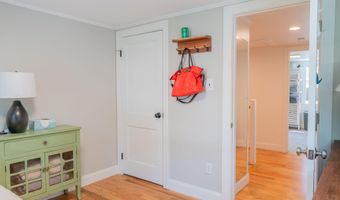 32 Pleasant Hill Rd, Falmouth, ME 04105
