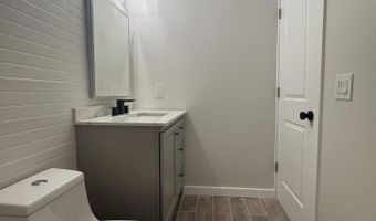1 Maplewood Ct, Barnegat, NJ 08005