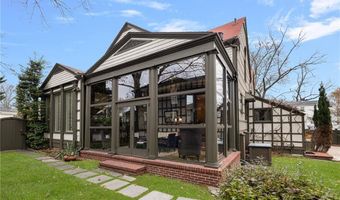 4 Hunter Ave, Newport, RI 02840