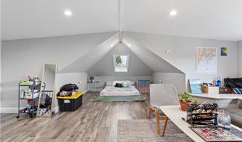 4 James St, Middletown, RI 02842