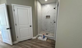 1104 Duke Dr, Bauxite, AR 72011
