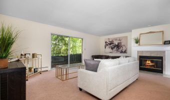 2407 S GOEBBERT Rd G202, Arlington Heights, IL 60005