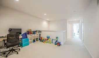 3075 N Spurway Dr, Ann Arbor, MI 48105