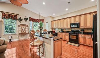 28 Pond View Cir, Barnegat, NJ 08005