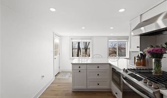 102 Lincoln Ave, East Providence, RI 02915