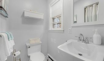 384 Valley Rd, Middletown, RI 02842