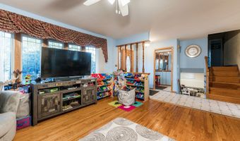 1527 W Holtz Ave, Addison, IL 60101