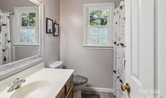2 Westminster Dr, Asheville, NC 28804