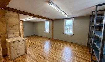 4402 220Th Trl, Amana, IA 52203