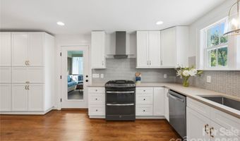 2424 Kingsbury Dr, Charlotte, NC 28205