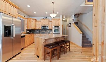 23 Waterline Ln, Cascade, ID 83611