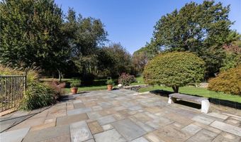 77 Pond Shore Dr, Charlestown, RI 02813