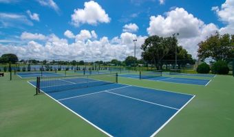 900 Laurel Cir, Barefoot Bay, FL 32976