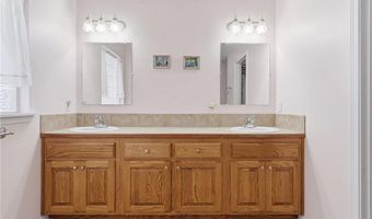 1105 Chapel St, Baldwin City, KS 66006