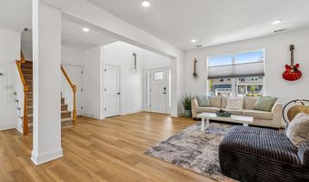 1 Melinda Ct, Bayville, NJ 08721
