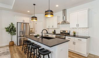 768 Clover Hill Dr, North Liberty, IA 52317