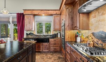 9267 7R Bar Rd, Angels Camp, CA 95222